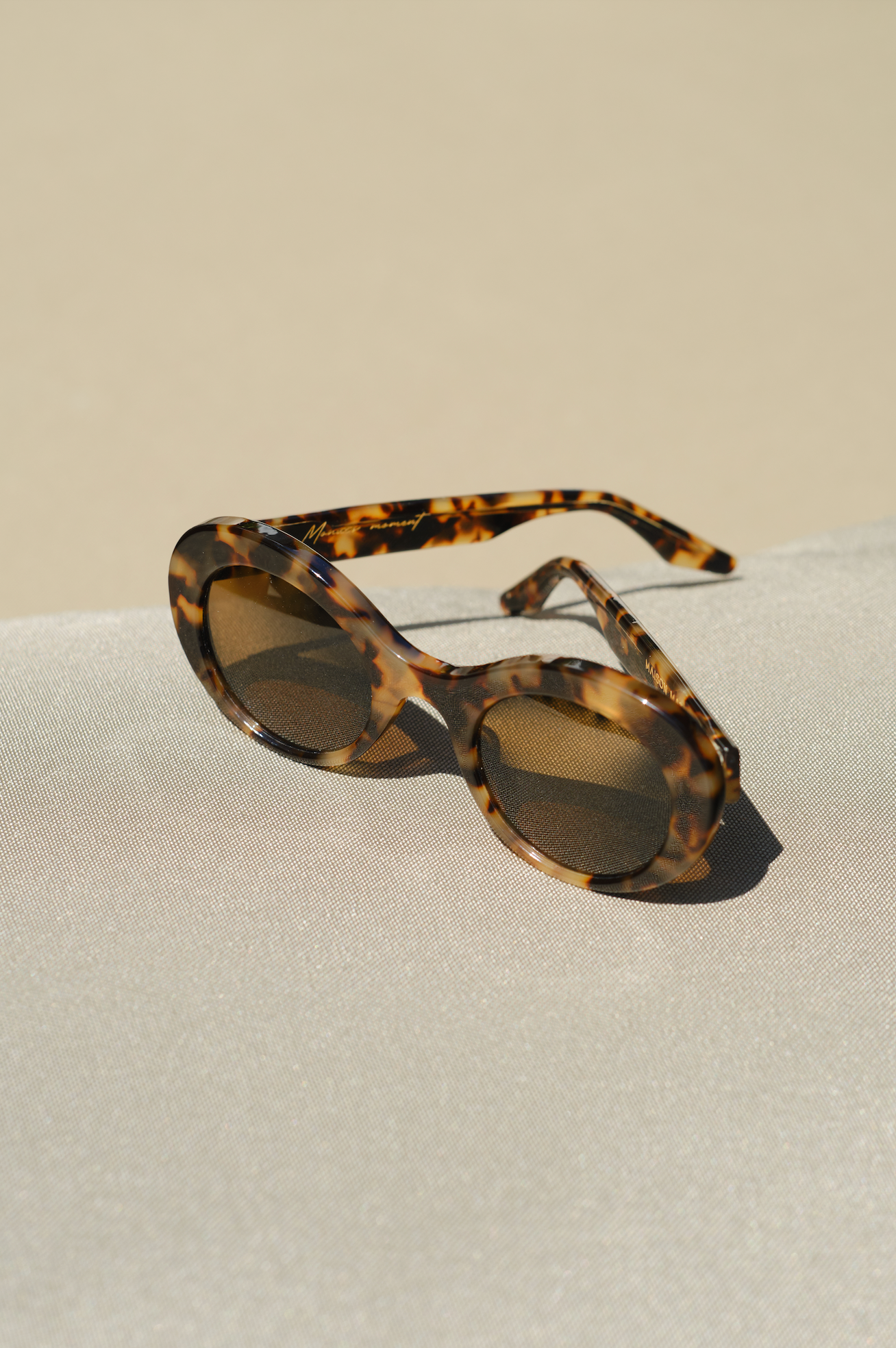 Lunettes de soleil cat eye écaille en acétate polarized pour femme, ajustées par nos opticiens à Ubud.