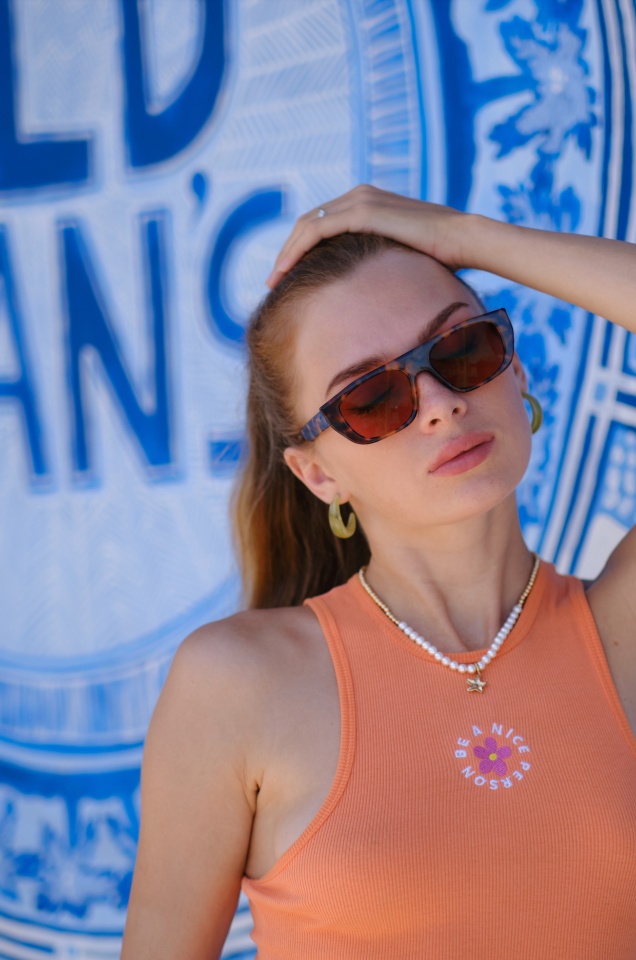 Luxury handmade aviator sunglasses with polarized lenses portrayed on a woman in Ubud in Bali by Maison Mata opticians.