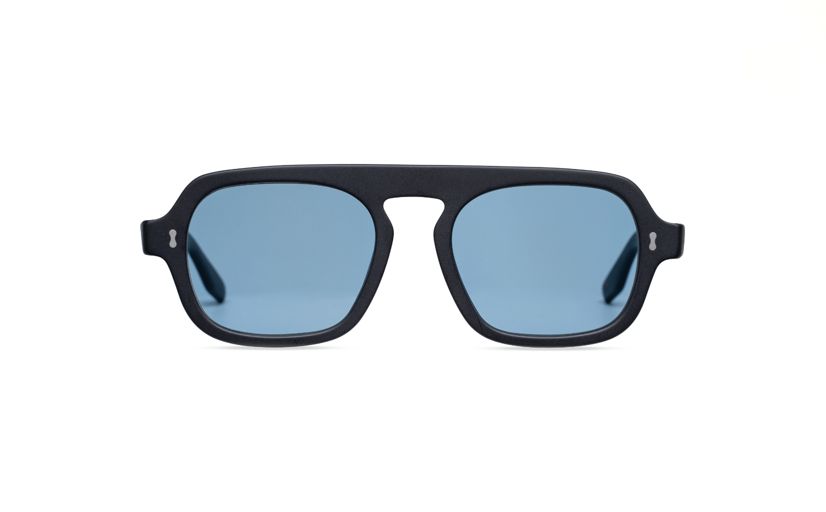 Maison Mata handmade matte black navigator acetate sunglasses with double bridge, front view with blue tinted lenses — lunettes de soleil navigateur noir mat verres bleus — kacamata hitam doff lensa biru — gafas negras — Bali handmade eyewear