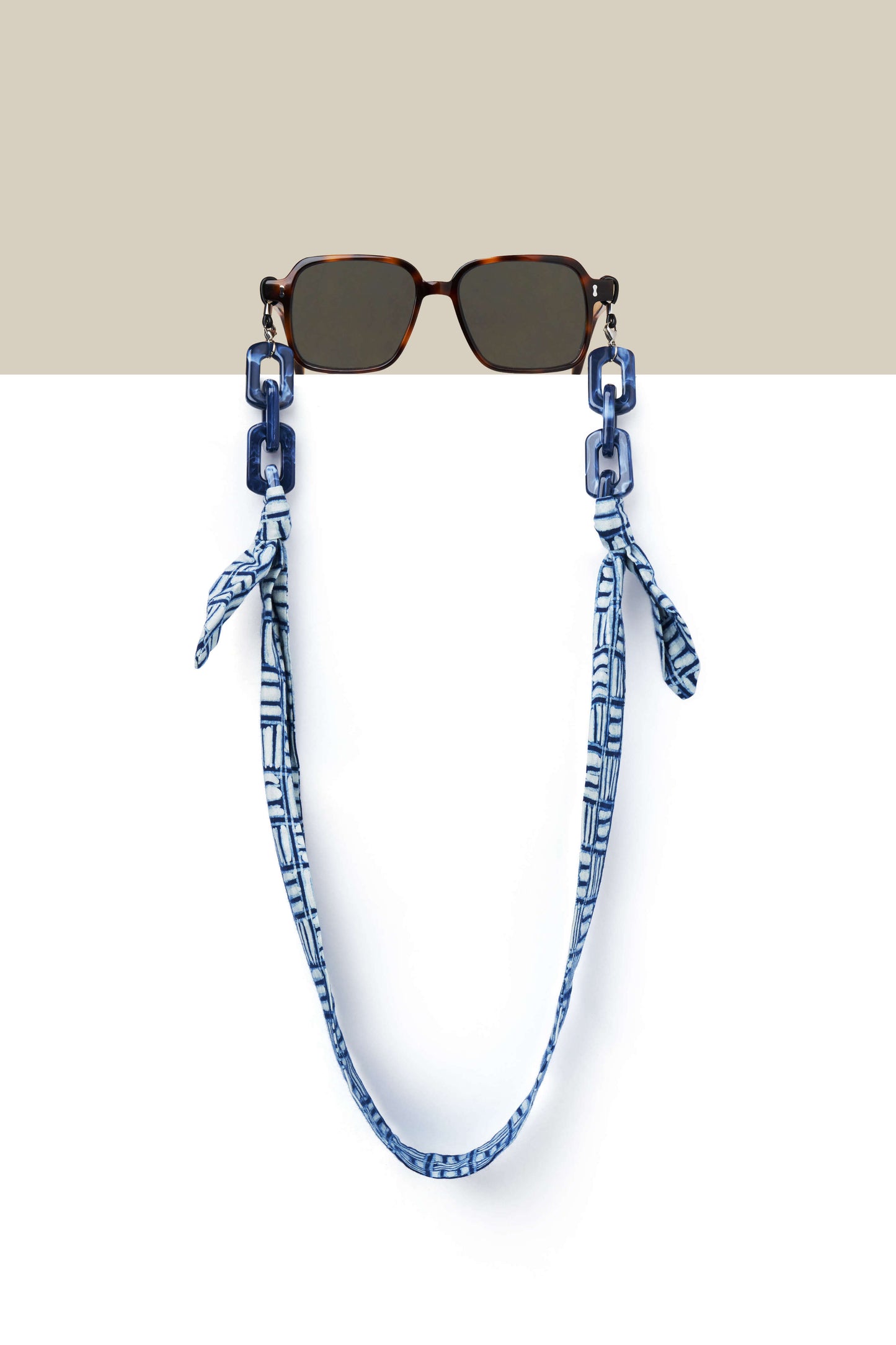 Batik shibori chain for spectacles or sunglasses, hand-dyed Java fabric reinterpretation.