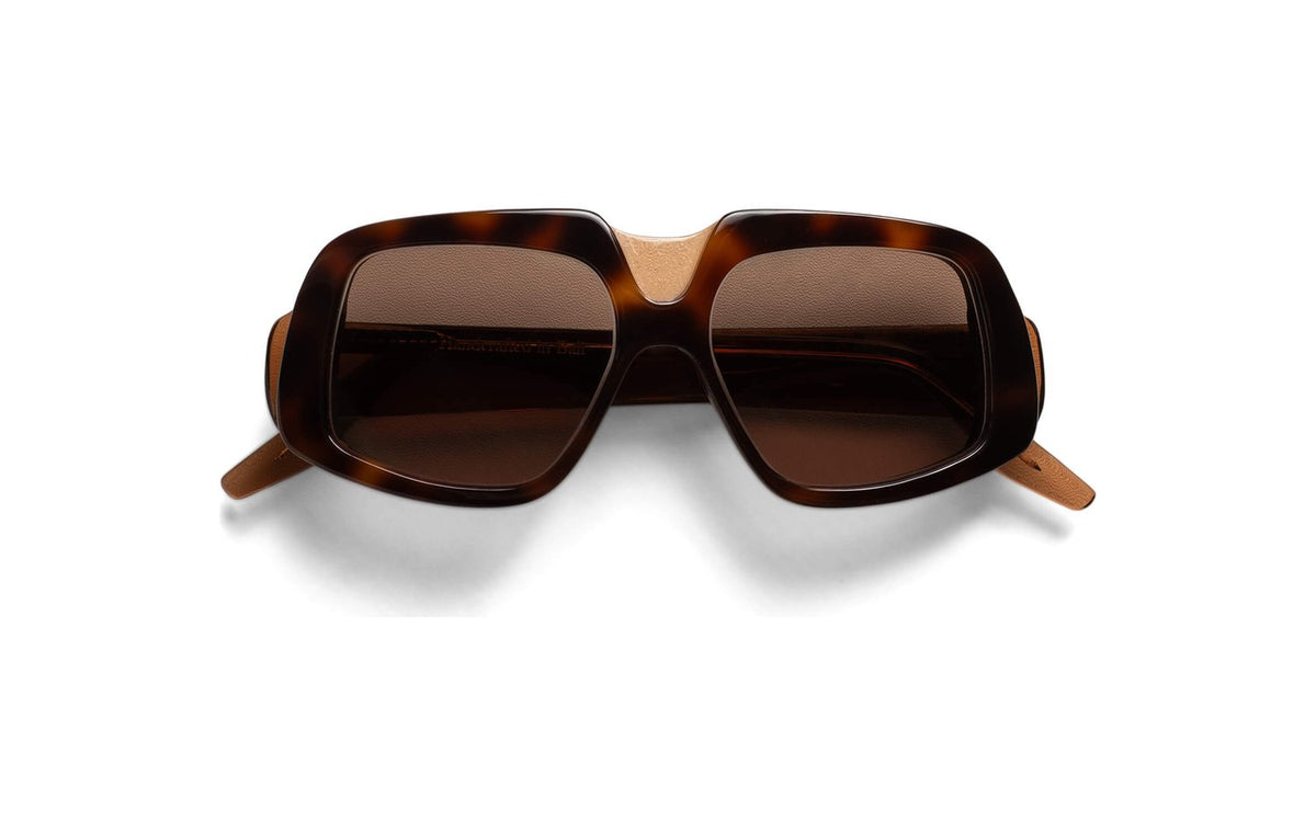Sechseckige Sonnenbrille von Maison Mata Vieux carré aus Havanna-Acetat, Dreiviertelansicht