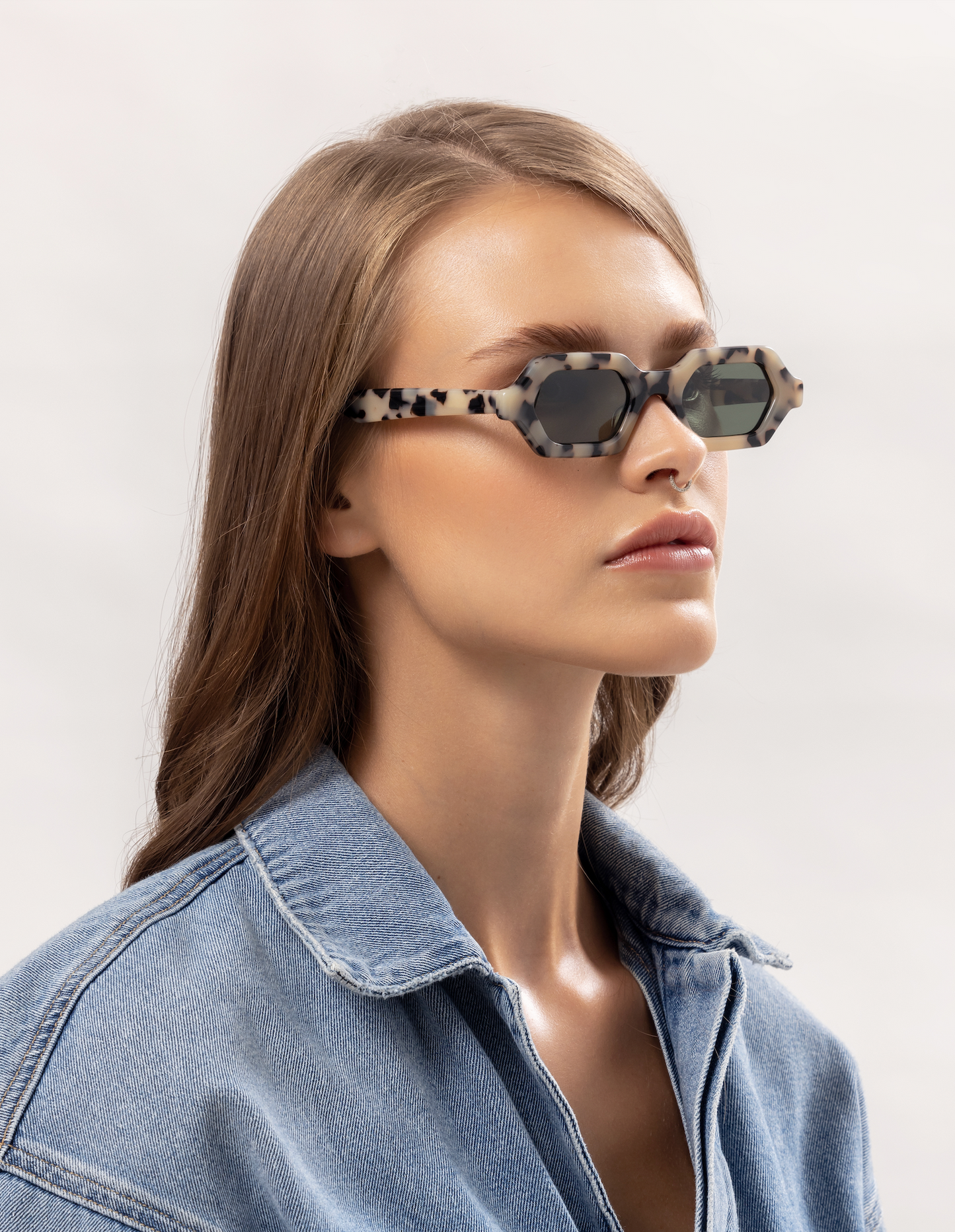 Солнцезащитные очки ручной работы из ацетата от Maison Mata Бали. Консультация наших оптиков.