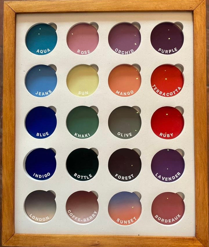 Von Maison Mata selbst entworfene getönte Gläser in vielen Farben für kreative Brillen-Finishes.