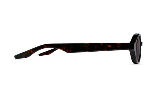 Montura ovalada de acetato black de Maison Mata de perfil, con cristal rubí — gafas de acetato negro de perfil — gafas de acetato hechas a mano en Bali