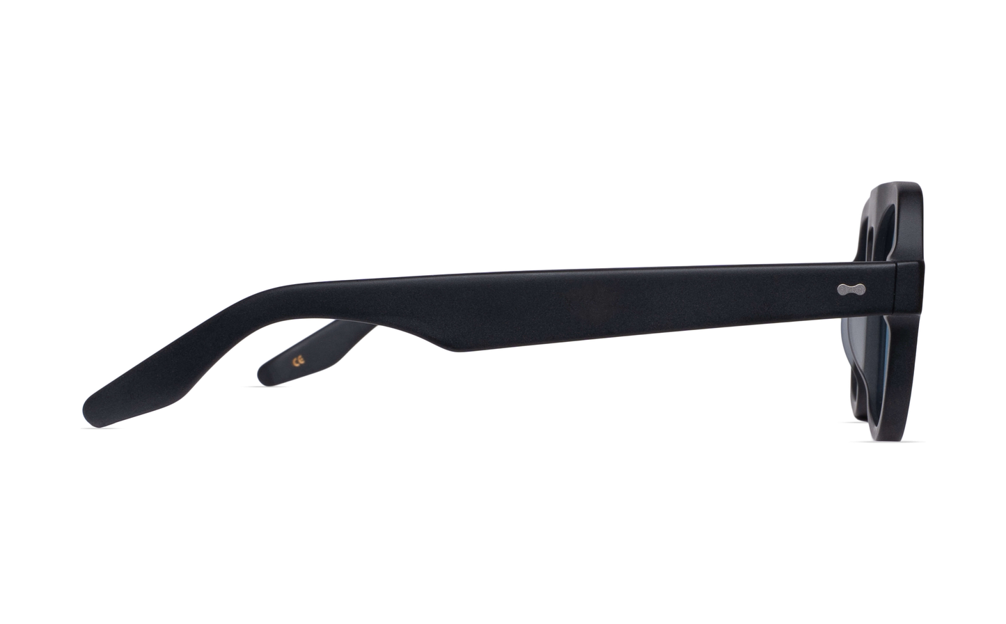 Maison Mata matte black acetate aviator frame, side temple view — lunettes acétate noir mat profil — kacamata asetat hitam doff samping — gafas negro mate perfil — Bali optical eyewear