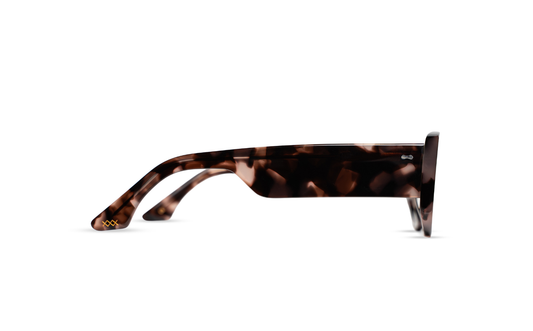 Maison Mata blush tortoiseshell acetate frame, side temple view with gold logo detail — lunettes acétate écaille rosée profil — kacamata asetat tortoise merah muda samping — gafas carey rosa perfil — Bali optical eyewear
