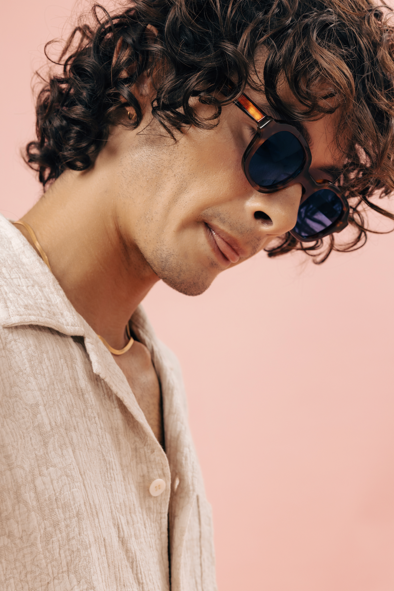 Солнцезащитные очки ручной работы из ацетата от Maison Mata Бали. Консультация наших оптиков.